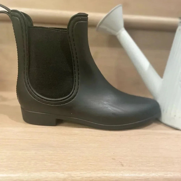 - JEFFREY CAMPBELL SHOES CLOUDY WATERPROOF CHELSEA RAIN BOOTS MATTE  BLACK 6 - Picture 7 of 9